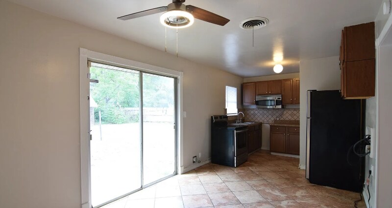 Building Photo - 311 Crockett Dr