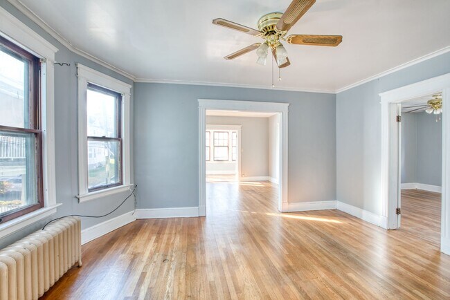 Building Photo - 226 Ledgeside Ave