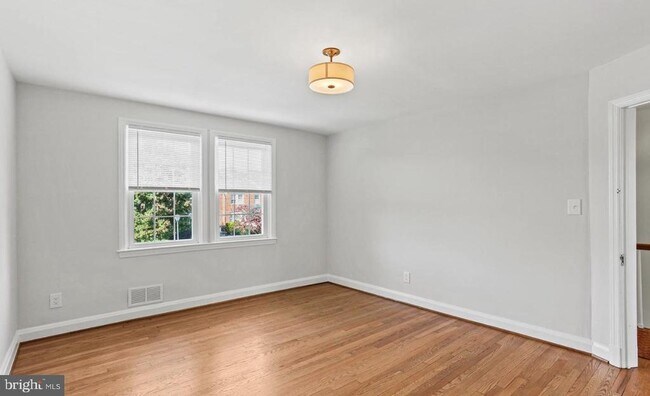 Building Photo - 403 Stratford Rd