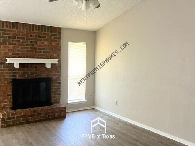 Building Photo - 1812 Mark Trail