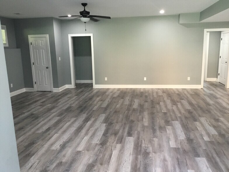 Building Photo - 3880 Tommy Dr