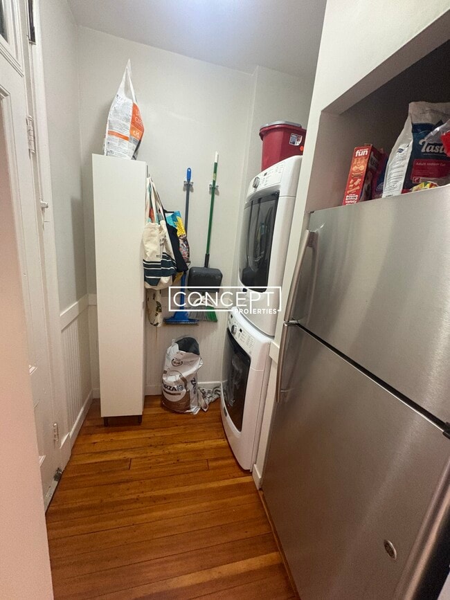 Building Photo - 107 Oxford St