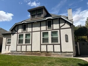 Building Photo - College 139-147