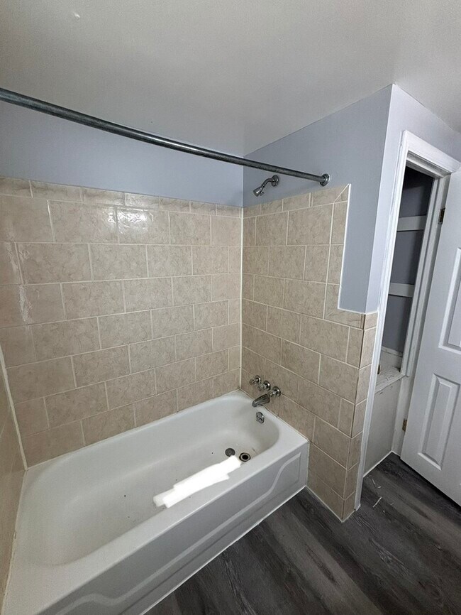 Building Photo - 3 bedrooms in 21239