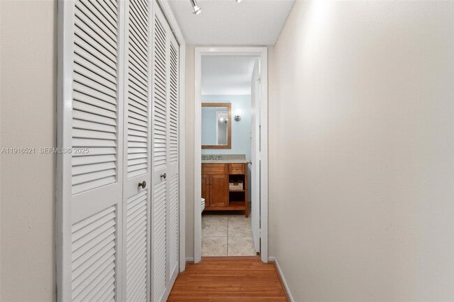 Building Photo - 2851 S Palm Aire Dr