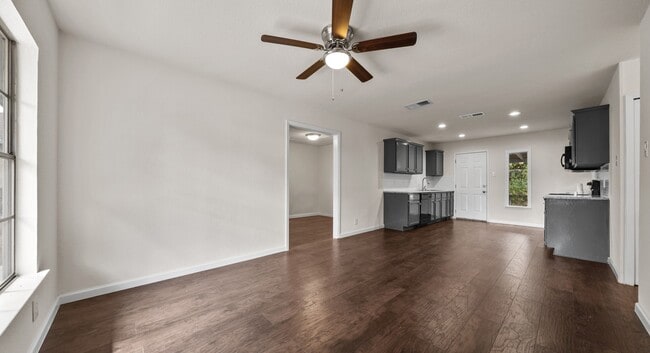 Building Photo - 5251 Village Haven