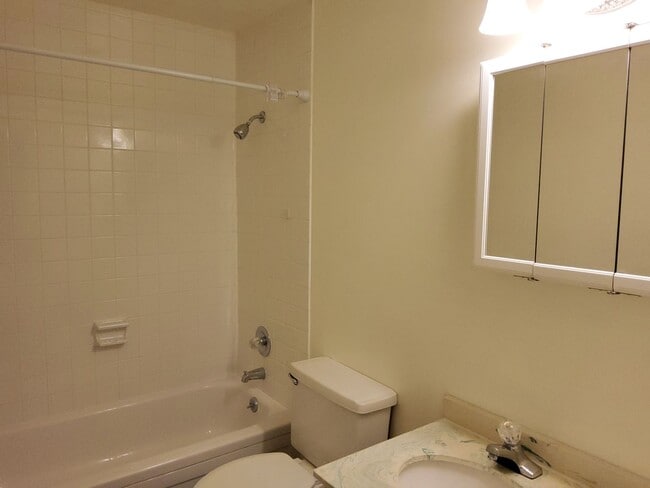 Building Photo - Golf Course Townhome- Style Condo Near WFU!