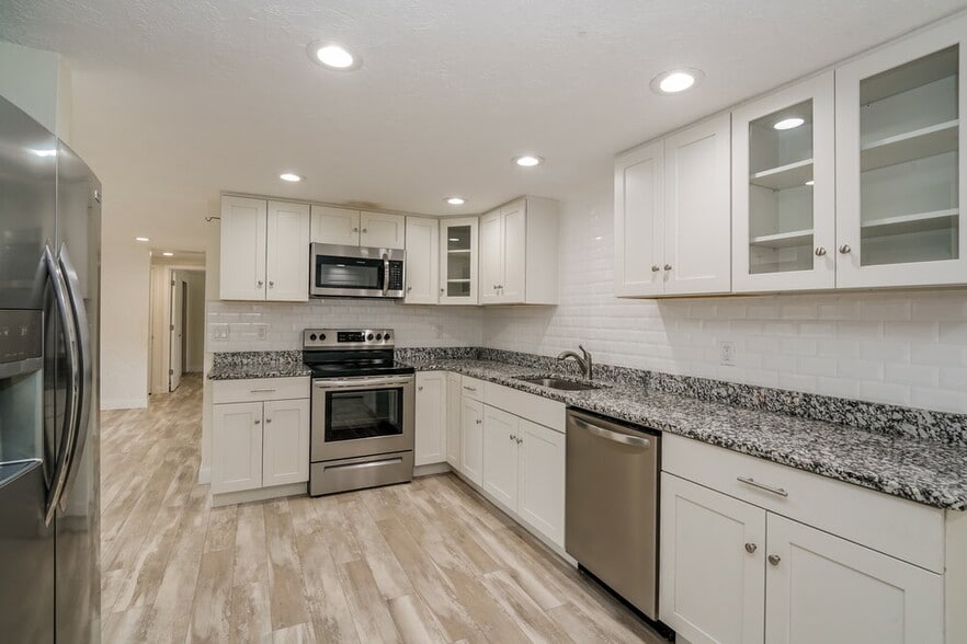 Building Photo - 4045 Grayton Dr