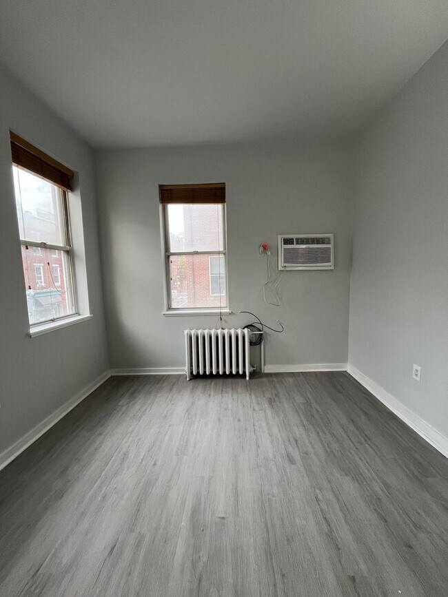 Building Photo - 438 Gaskill St