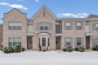 Building Photo - Modern Living in the Heart of Pleasant View Village!