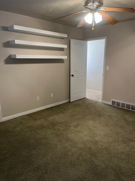Building Photo - 422 Pheasant Ridge Dr