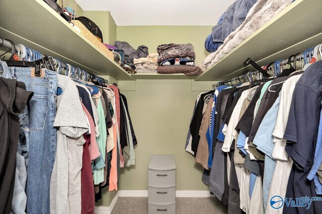 Building Photo - 404 Cloverleaf Dr