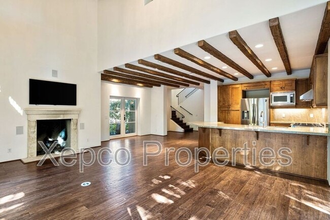 Building Photo - 175 Villaggio W