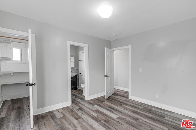 Building Photo - 641 W 43rd St