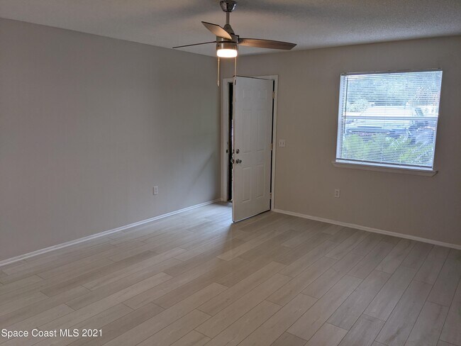 Building Photo - 323 Olmstead Dr