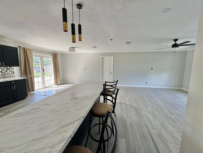 Building Photo - 1822 SE Oxmoor Ct