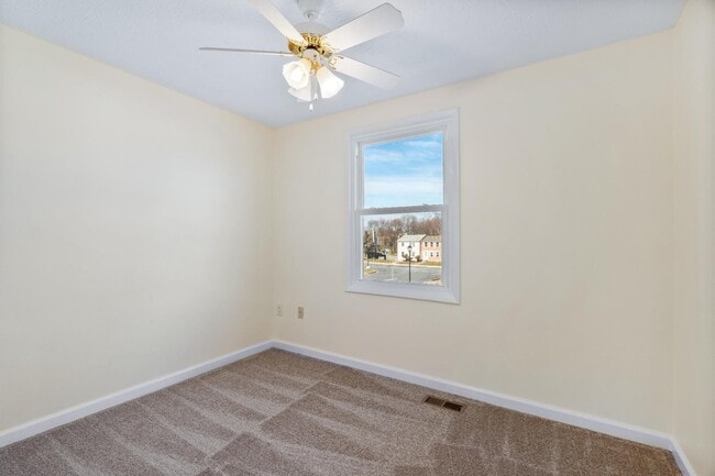 Building Photo - 152 Fairfield Dr