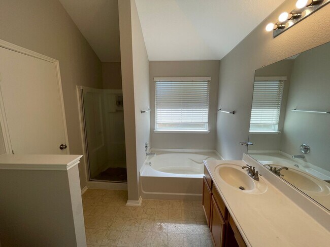 Building Photo - 1521 Carrigan Ln