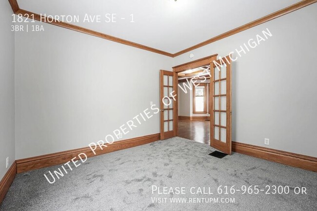 Building Photo - Available Now | 3 Bedroom 1 Bath Apartment...