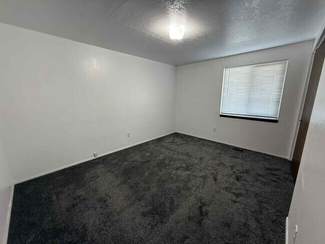 Building Photo - Duplex