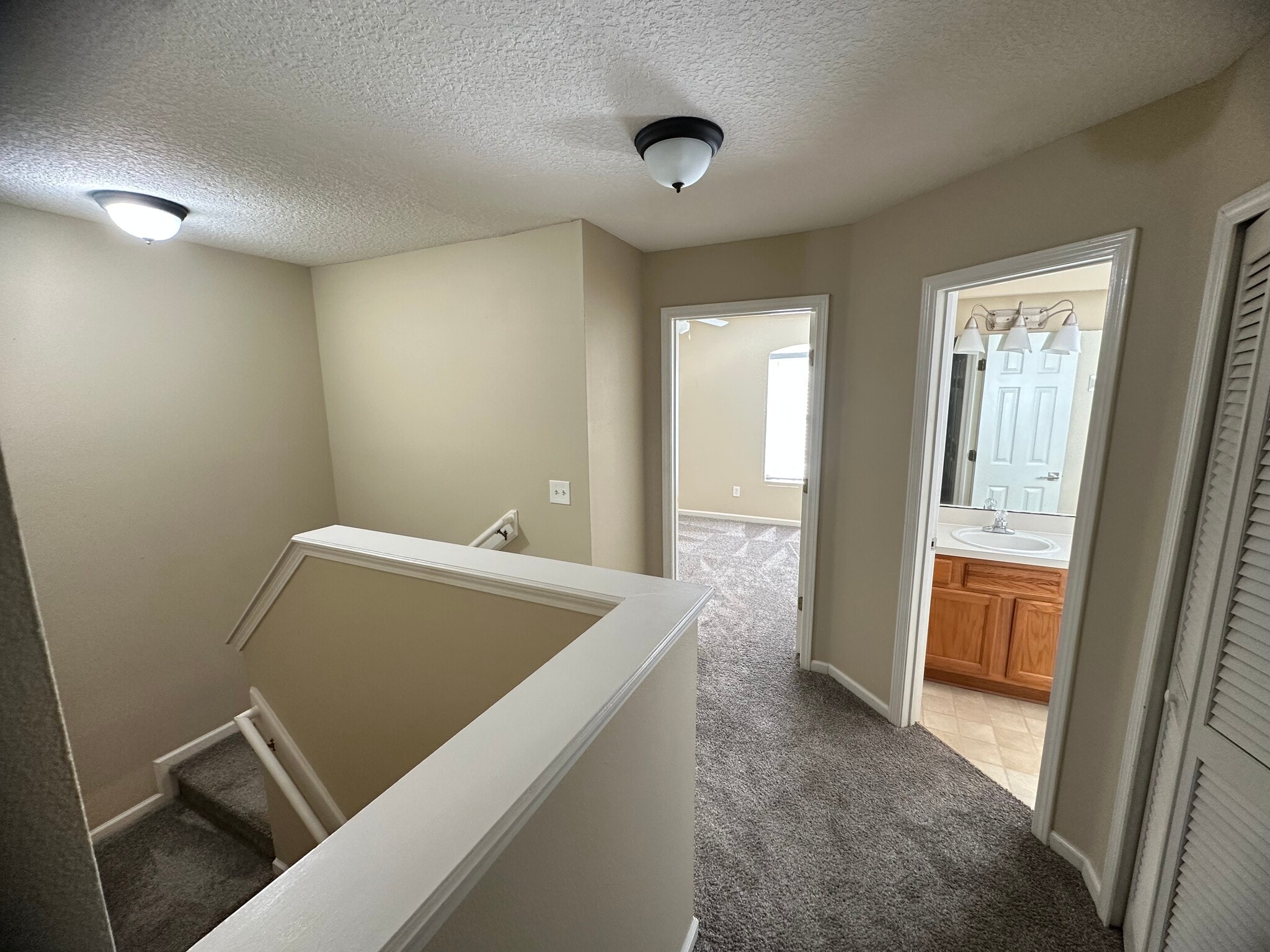 Building Photo - 1630 Vineland Cir