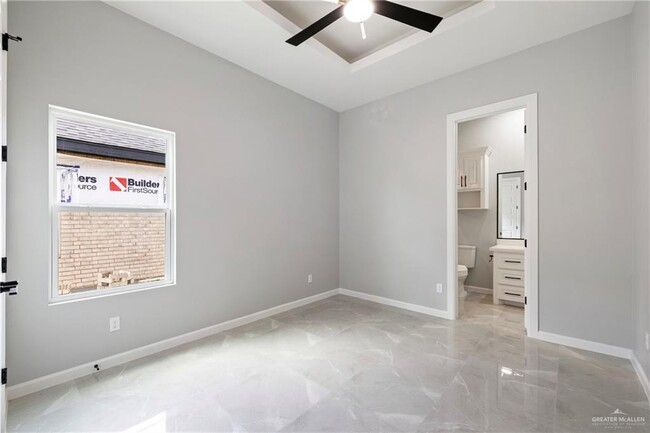 Building Photo - 8018 N 49th Ln