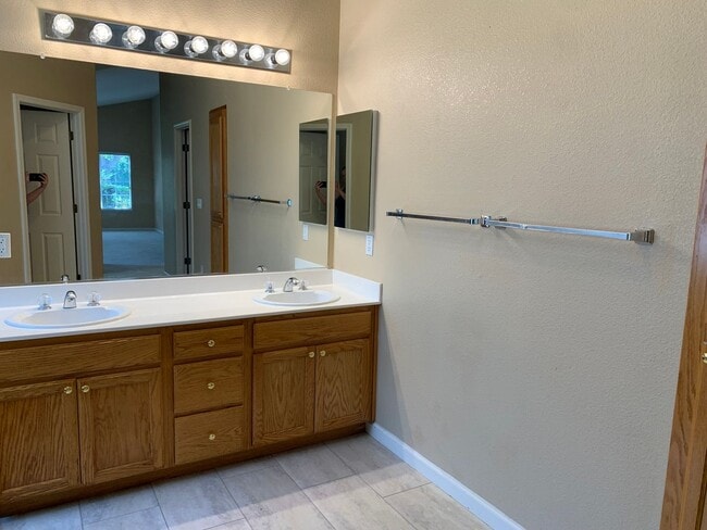 Building Photo - Paradise Valley Home!