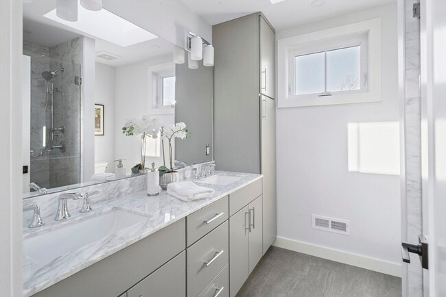 Building Photo - 315 Pearl St