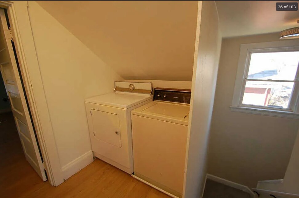 Building Photo - 983 Windsor St