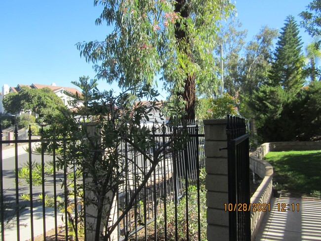 Building Photo - LAKE HILLS BEAUTY IN LA SIERRA