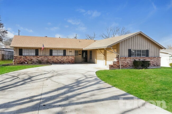 Building Photo - 5636 Wimbleton Way