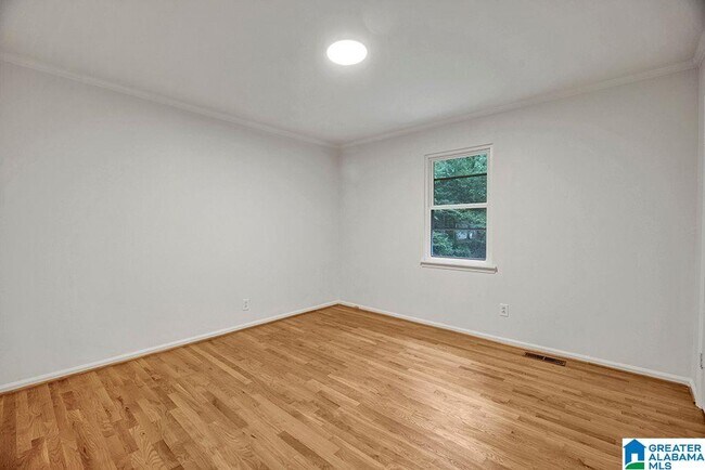 Building Photo - 3541 W Lakeside Dr