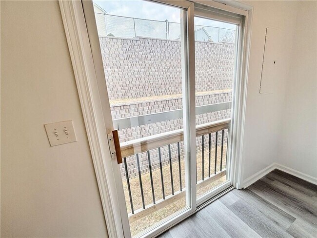 Building Photo - 1400 Stonehaven Cir