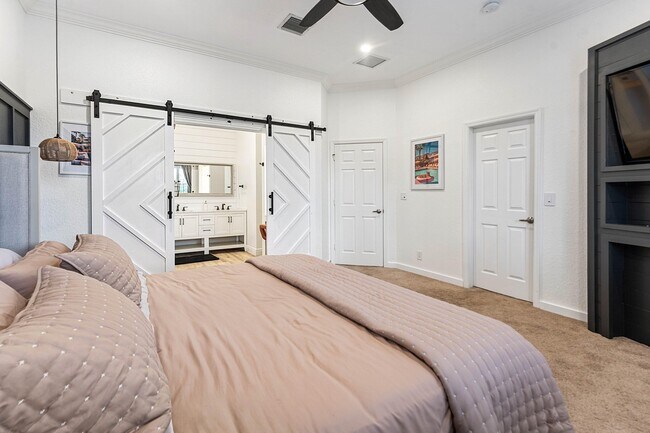 Building Photo - 4890 Bonsai Cir