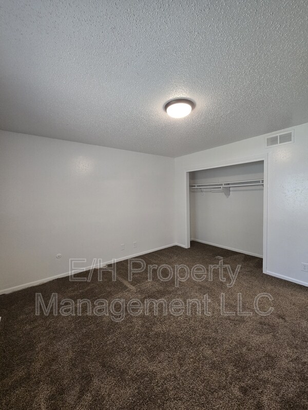 Building Photo - 8728 E Arthur Cir