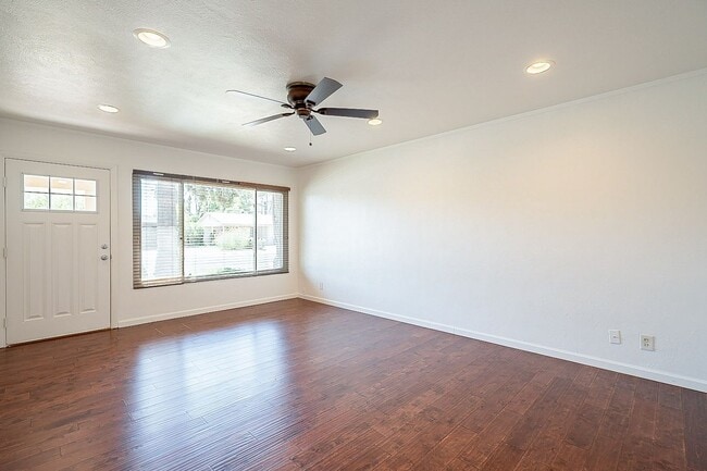 Building Photo - South Scottsdale with Views of Camelback!