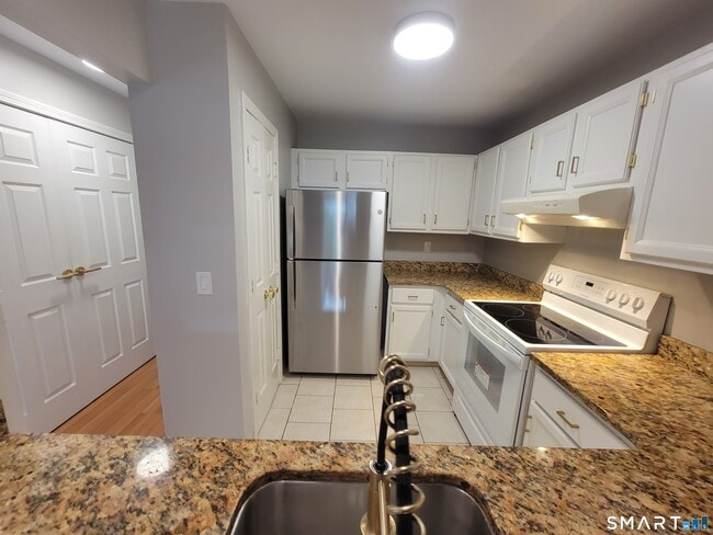 Building Photo - 303 Willow Springs