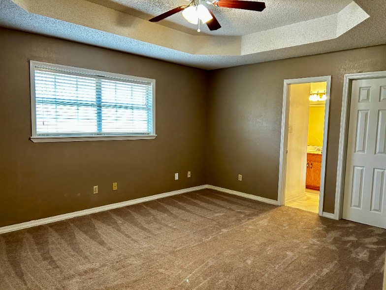 Building Photo - 1907 Cottonwood St