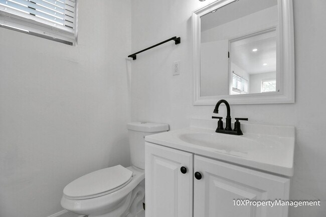 Building Photo - 499 E Columbus St