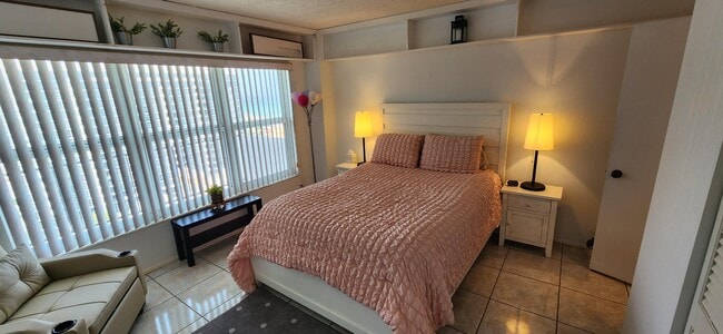 Building Photo - 405 N Ocean Blvd