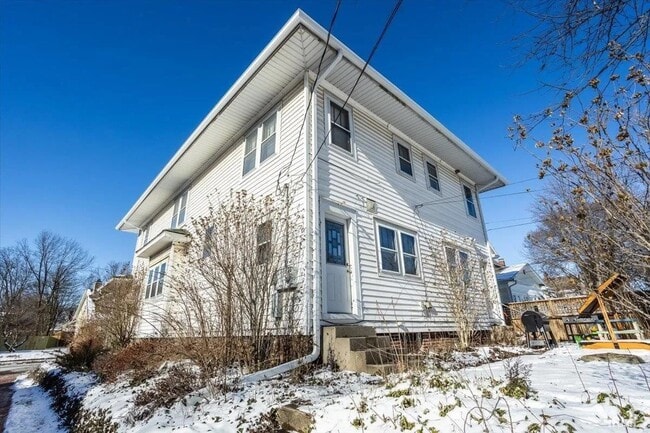 Building Photo - 825 S 9th St