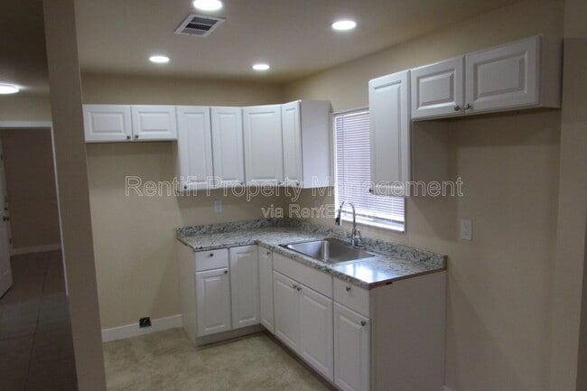 Building Photo - 465 Figuera Ave