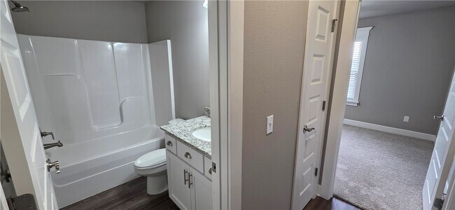 Building Photo - 902 Sugar Lf St