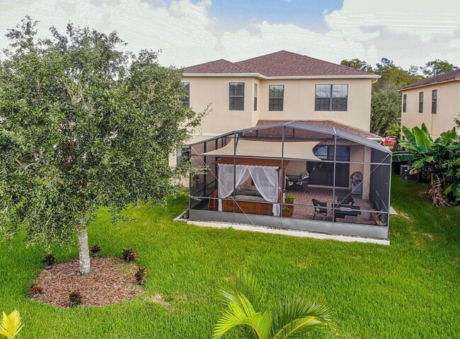 Building Photo - Luxury Living in Woodland Lakes Preserve: Fully-Furnished