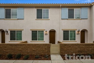Building Photo - 10594 Gato Ct