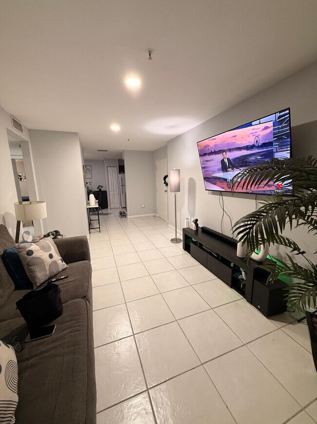 Building Photo - 1453 SW 3rd St