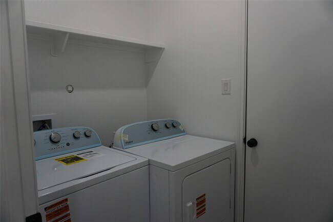 Building Photo - 9868 Arbor Oak
