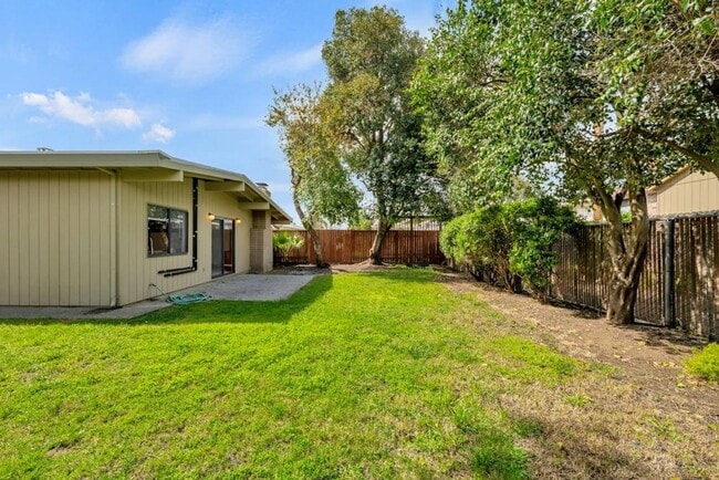 Building Photo - Affordable 2bed/2bath in South Woodland