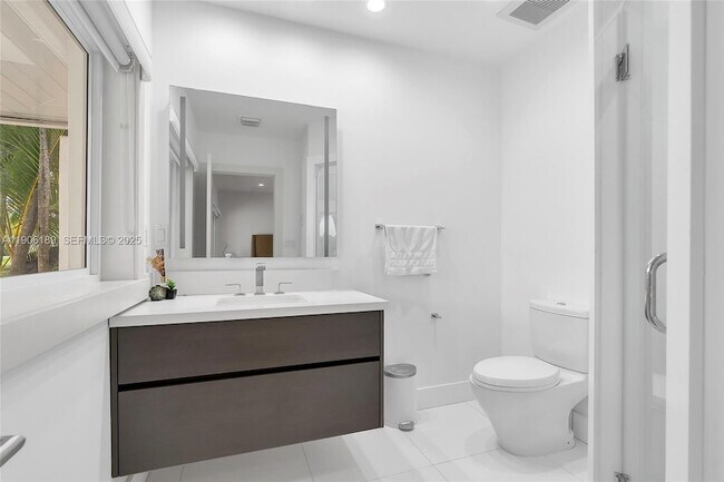 Building Photo - 415 Rovino Ave