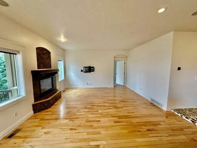 Building Photo - 4409 W Country Hls Ln